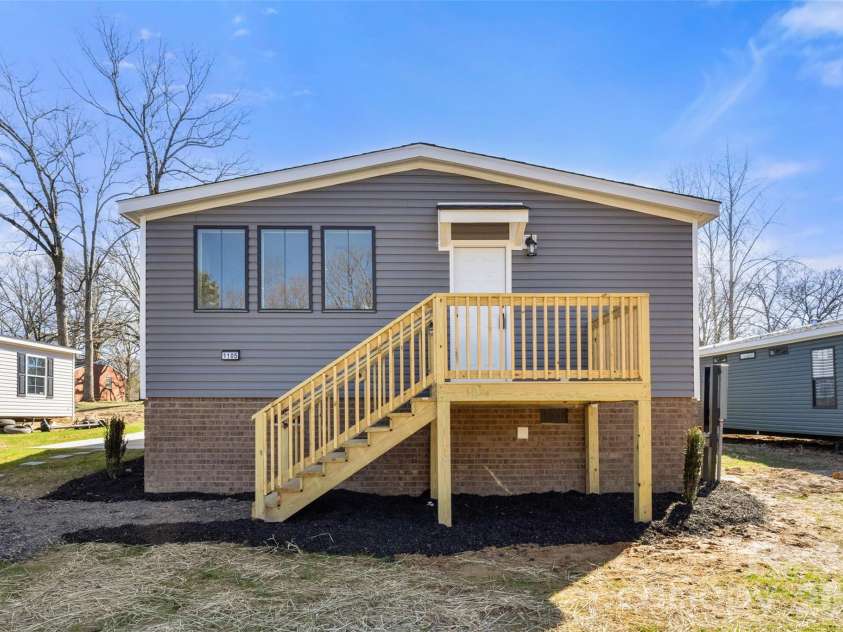1105 Marion Street, Lancaster, SC 29720.  MLS# CAR4353257, YatesRealty ID 10118. 
