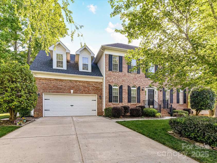 6005 Abergele Lane, Matthews, NC 28104.  MLS# CAR4250164, YatesRealty ID 10119. 