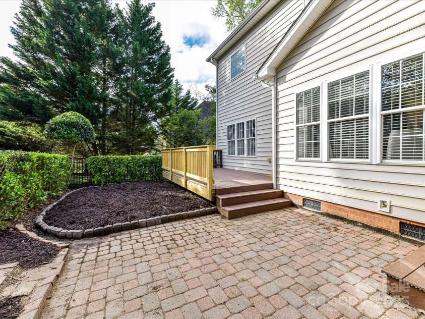 6005 Abergele Lane, Matthews, NC 28104.  MLS# CAR4250164, YatesRealty ID 10119. 