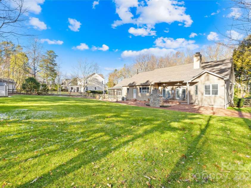 13924 Island Drive, Huntersville, NC 28078.  MLS# CAR4243799, YatesRealty ID 10120. 