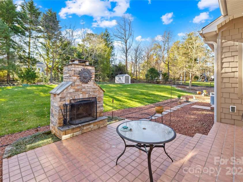 13924 Island Drive, Huntersville, NC 28078.  MLS# CAR4243799, YatesRealty ID 10120. 