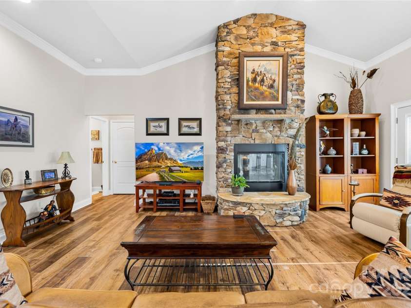 13924 Island Drive, Huntersville, NC 28078.  MLS# CAR4243799, YatesRealty ID 10120. 