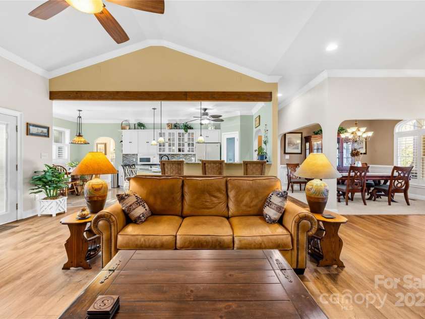 13924 Island Drive, Huntersville, NC 28078.  MLS# CAR4243799, YatesRealty ID 10120. 
