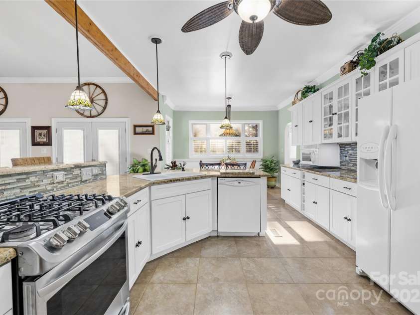 13924 Island Drive, Huntersville, NC 28078.  MLS# CAR4243799, YatesRealty ID 10120. 