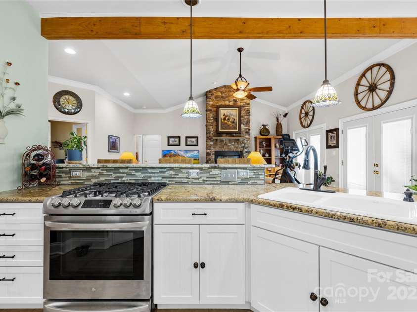 13924 Island Drive, Huntersville, NC 28078.  MLS# CAR4243799, YatesRealty ID 10120. 