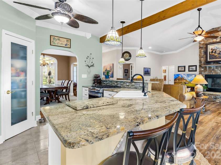13924 Island Drive, Huntersville, NC 28078.  MLS# CAR4243799, YatesRealty ID 10120. 