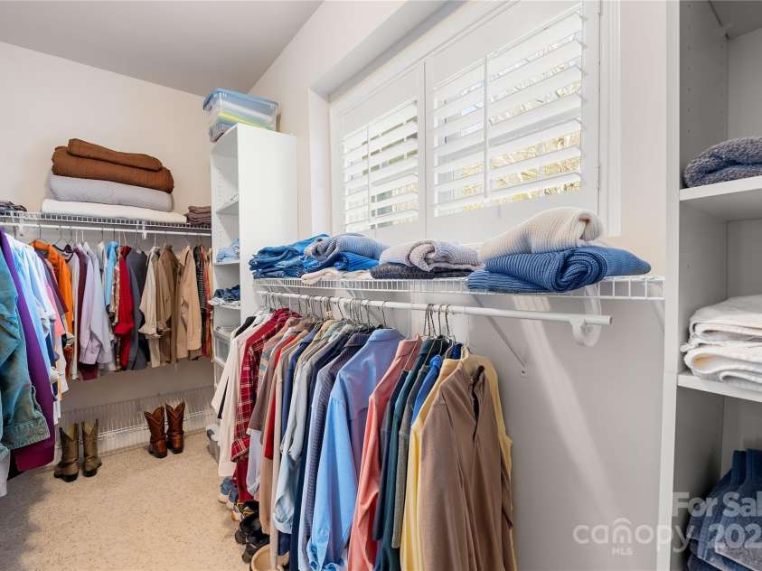 13924 Island Drive, Huntersville, NC 28078.  MLS# CAR4243799, YatesRealty ID 10120. 