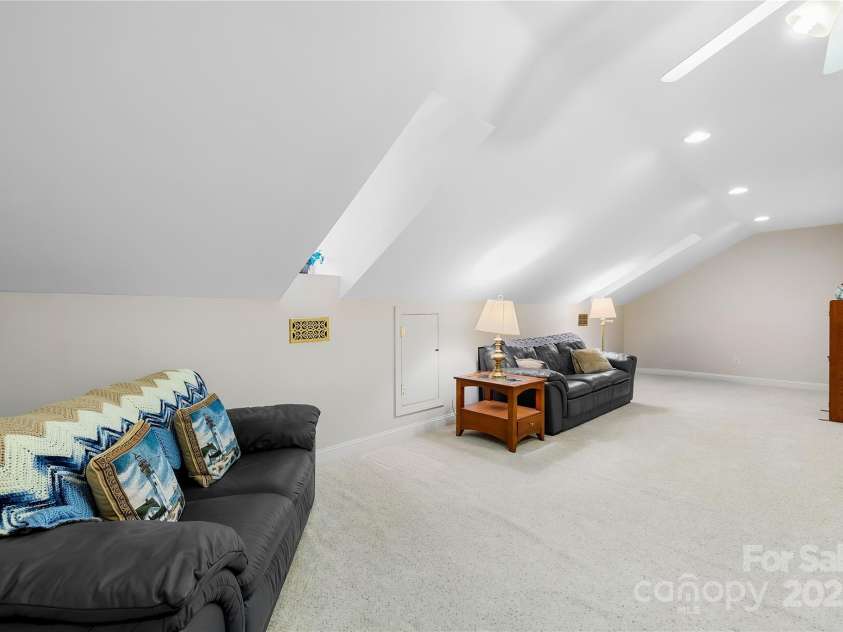 13924 Island Drive, Huntersville, NC 28078.  MLS# CAR4243799, YatesRealty ID 10120. 