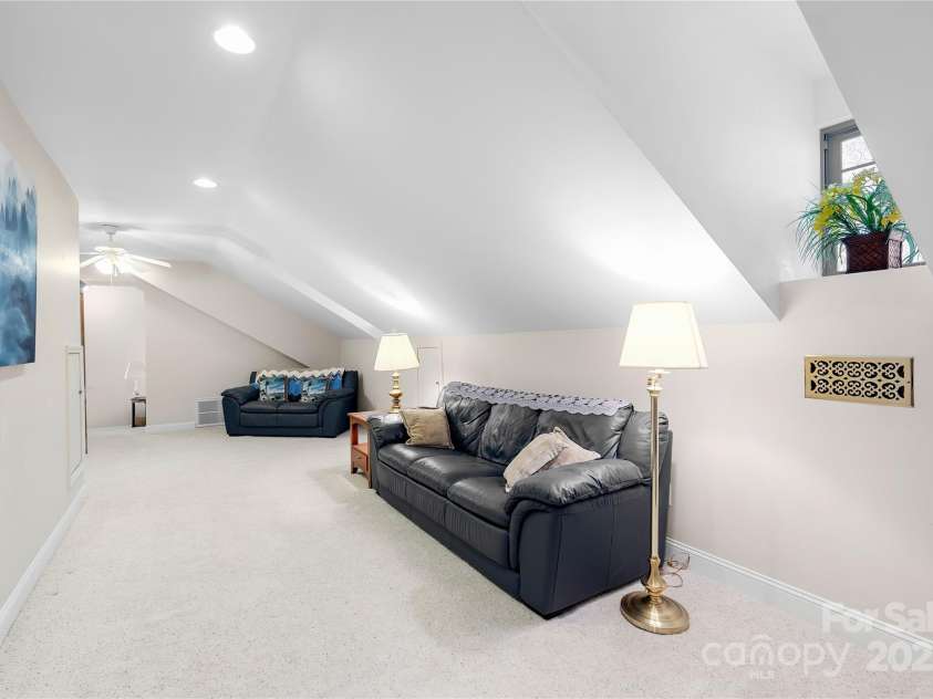 13924 Island Drive, Huntersville, NC 28078.  MLS# CAR4243799, YatesRealty ID 10120. 