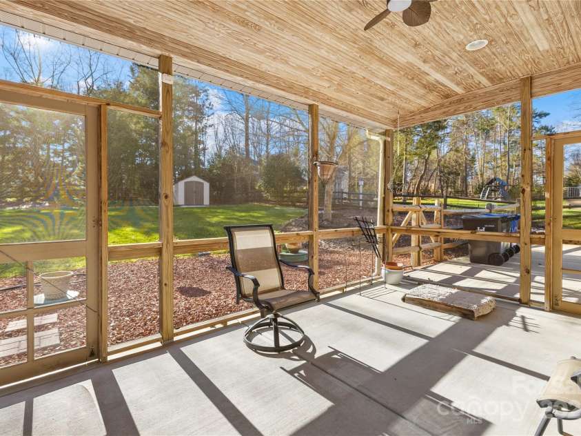 13924 Island Drive, Huntersville, NC 28078.  MLS# CAR4243799, YatesRealty ID 10120. 