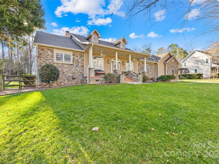 13924 Island Drive, Huntersville, NC 28078.  MLS# CAR4243799, YatesRealty ID 10120. 