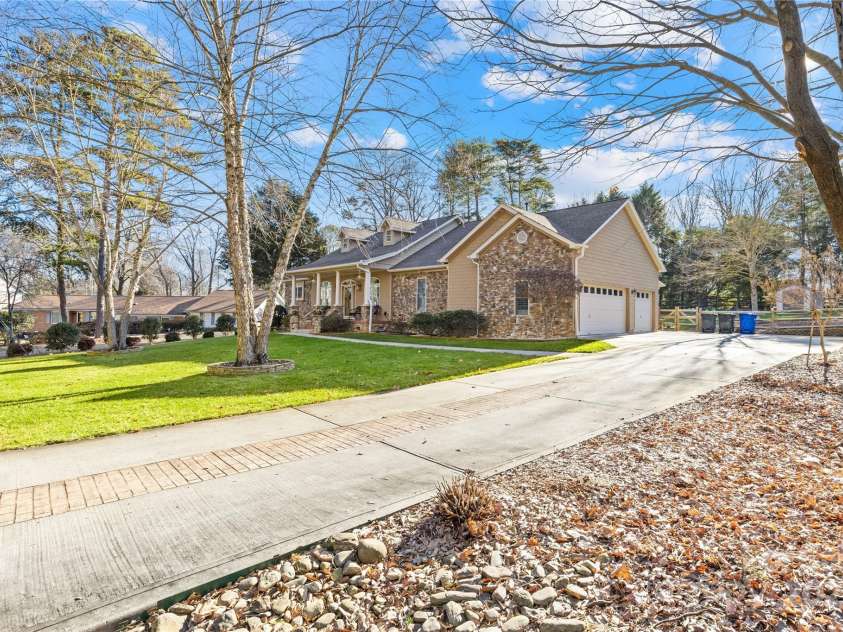 13924 Island Drive, Huntersville, NC 28078.  MLS# CAR4243799, YatesRealty ID 10120. 