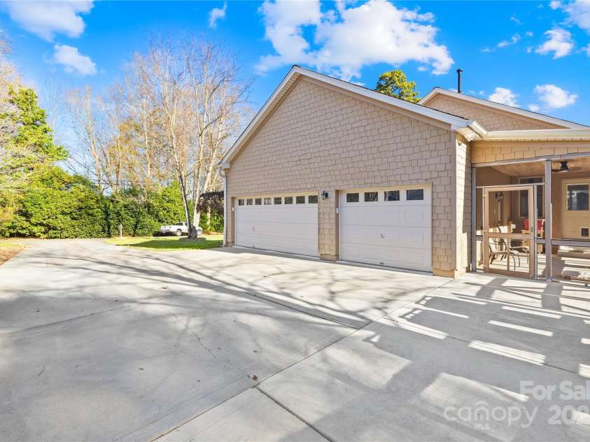 13924 Island Drive, Huntersville, NC 28078.  MLS# CAR4243799, YatesRealty ID 10120. 