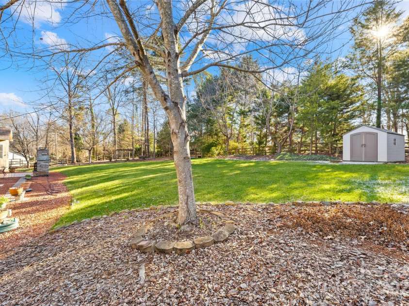 13924 Island Drive, Huntersville, NC 28078.  MLS# CAR4243799, YatesRealty ID 10120. 