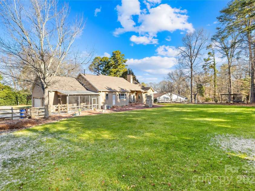13924 Island Drive, Huntersville, NC 28078.  MLS# CAR4243799, YatesRealty ID 10120. 