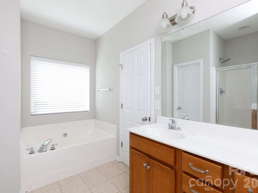 465 Clouds Way, Rock Hill, SC 29732.  MLS# CAR4355917, YatesRealty ID 10120. 
