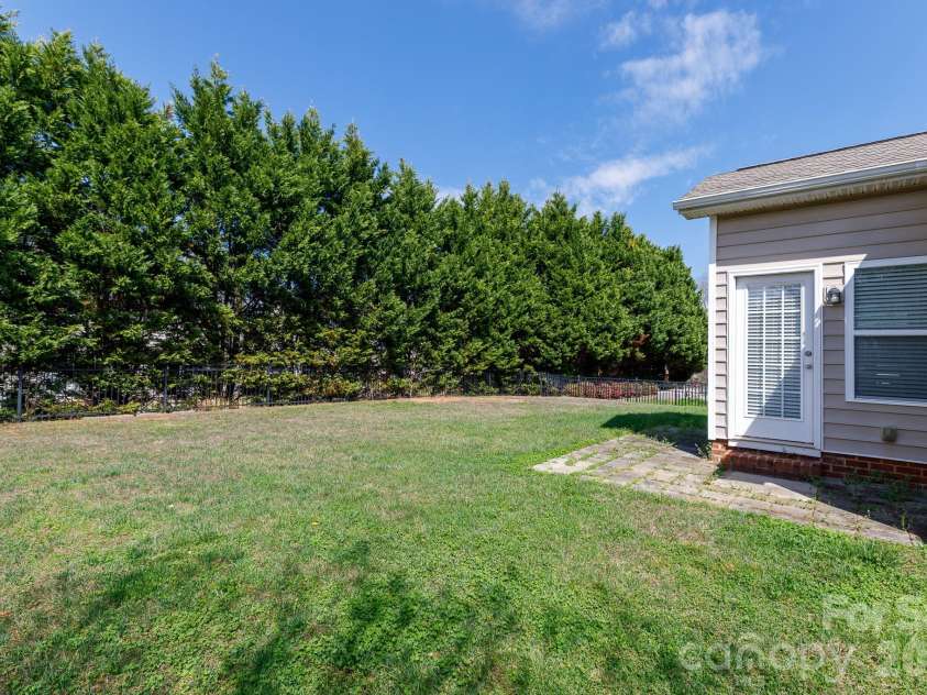 465 Clouds Way, Rock Hill, SC 29732.  MLS# CAR4355917, YatesRealty ID 10120. 