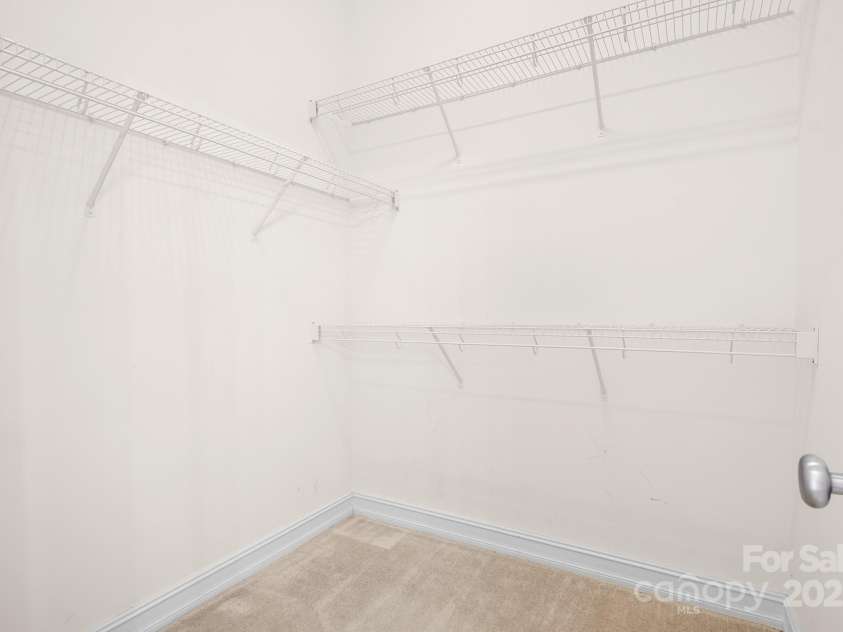 19221 Coachmans Trace, Cornelius, NC 28031.  MLS# CAR4241031, YatesRealty ID 10121. Primary walk in closet