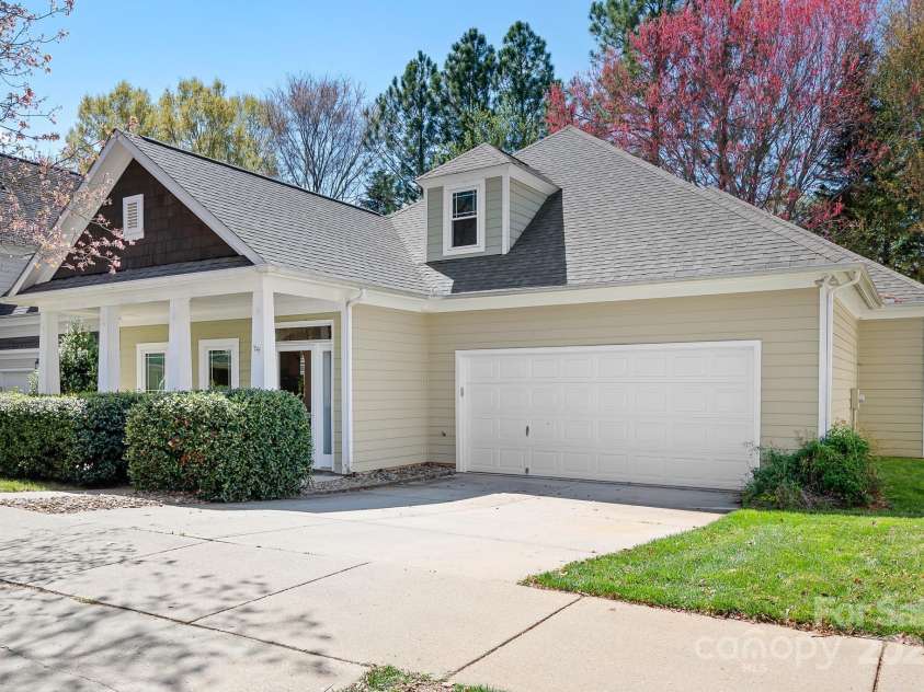 19221 Coachmans Trace, Cornelius, NC 28031.  MLS# CAR4241031, YatesRealty ID 10121. Welcome to 19221 Coachmans Trace.  This could be your new address