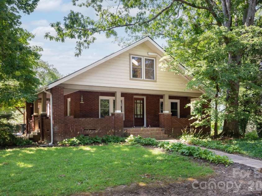 90 Jonestown Road, Asheville, NC 28804.  MLS# CAR4355884, YatesRealty ID 10121. 
