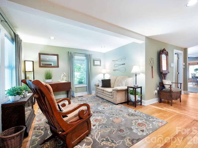 90 Jonestown Road, Asheville, NC 28804.  MLS# CAR4355884, YatesRealty ID 10121. 