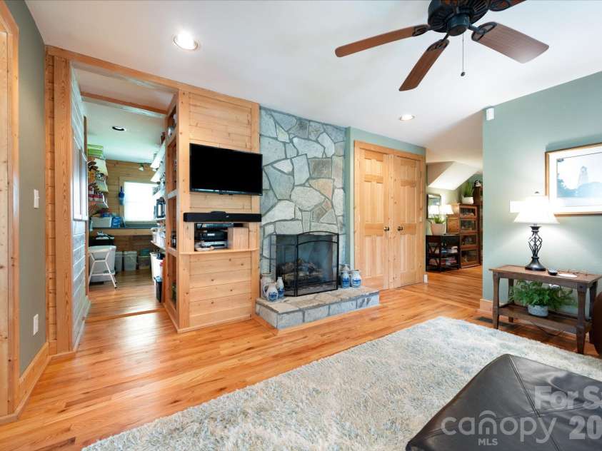 90 Jonestown Road, Asheville, NC 28804.  MLS# CAR4355884, YatesRealty ID 10121. 