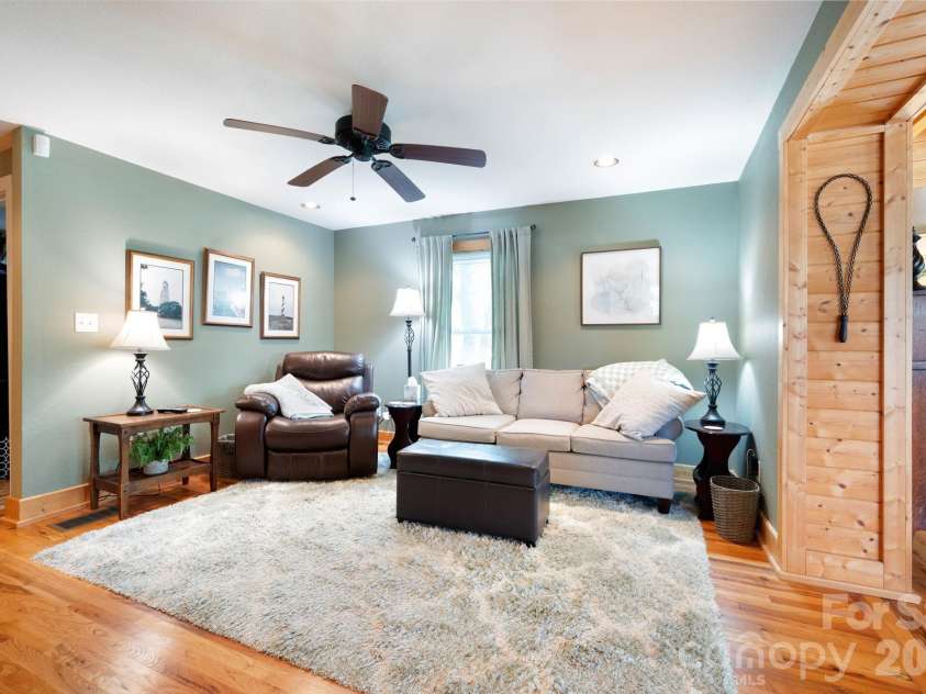 90 Jonestown Road, Asheville, NC 28804.  MLS# CAR4355884, YatesRealty ID 10121. 
