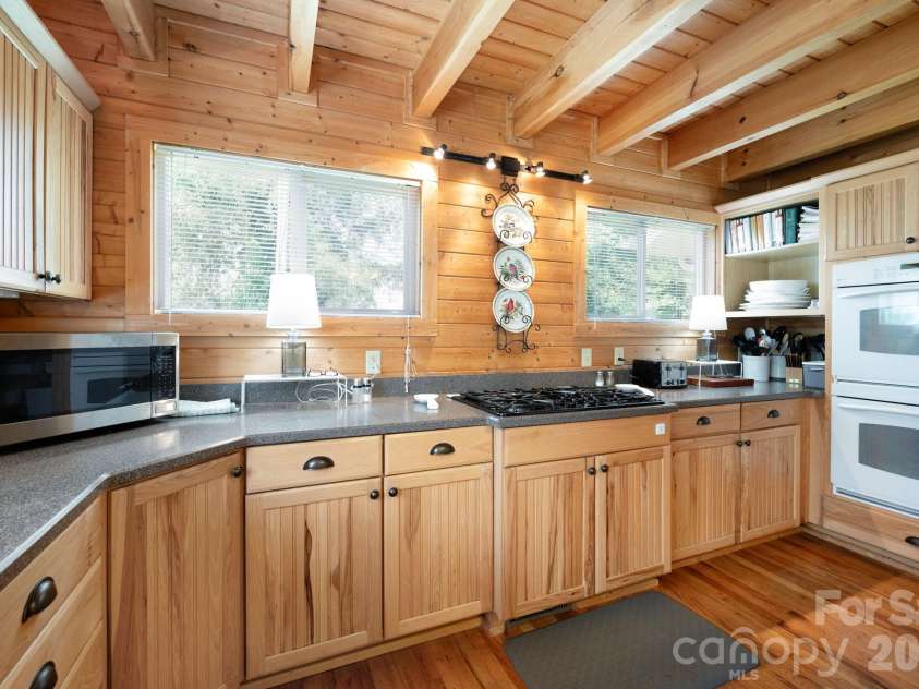 90 Jonestown Road, Asheville, NC 28804.  MLS# CAR4355884, YatesRealty ID 10121. 