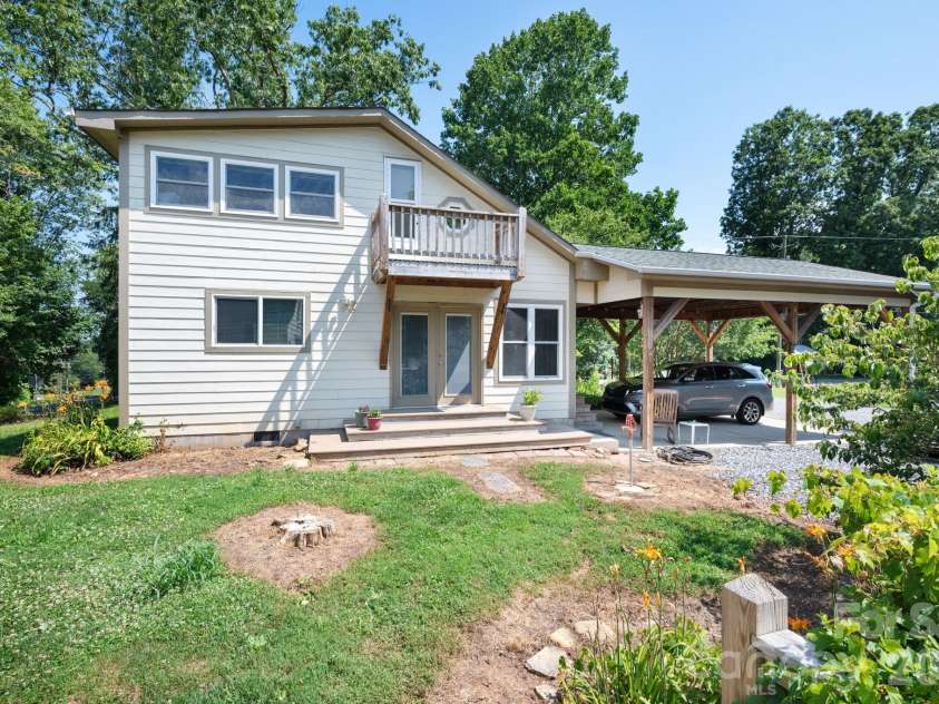 90 Jonestown Road, Asheville, NC 28804.  MLS# CAR4355884, YatesRealty ID 10121. 
