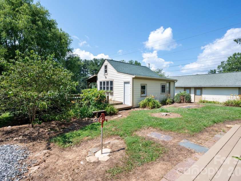 90 Jonestown Road, Asheville, NC 28804.  MLS# CAR4355884, YatesRealty ID 10121. 