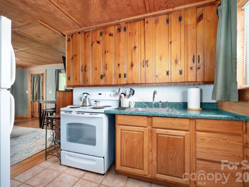 90 Jonestown Road, Asheville, NC 28804.  MLS# CAR4355884, YatesRealty ID 10121. 