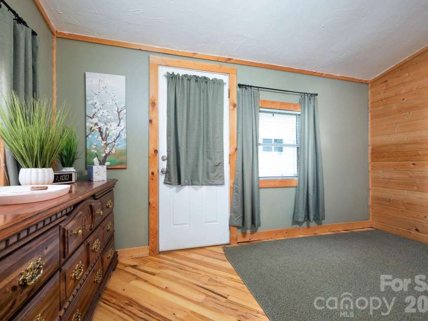 90 Jonestown Road, Asheville, NC 28804.  MLS# CAR4355884, YatesRealty ID 10121. 