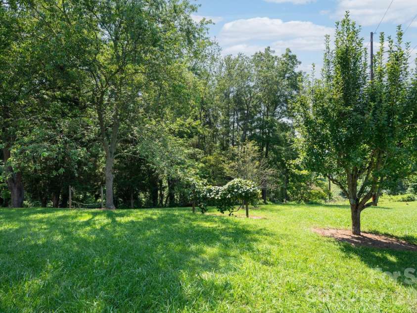 90 Jonestown Road, Asheville, NC 28804.  MLS# CAR4355884, YatesRealty ID 10121. 