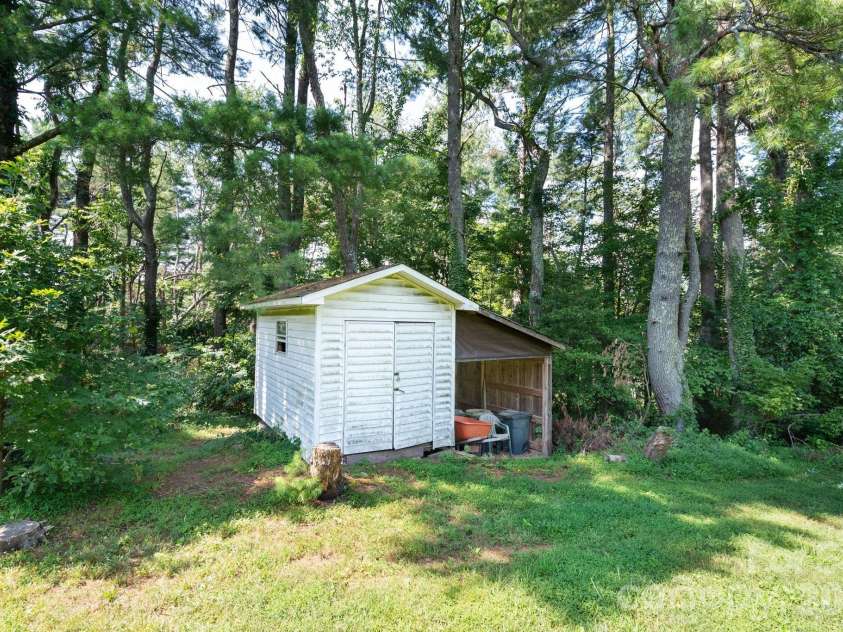 90 Jonestown Road, Asheville, NC 28804.  MLS# CAR4355884, YatesRealty ID 10121. 