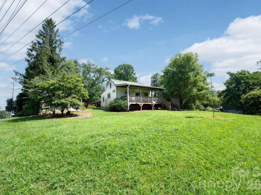 90 Jonestown Road, Asheville, NC 28804.  MLS# CAR4355884, YatesRealty ID 10121. 