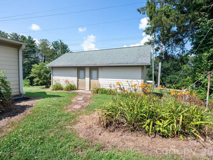 90 Jonestown Road, Asheville, NC 28804.  MLS# CAR4355884, YatesRealty ID 10121. 
