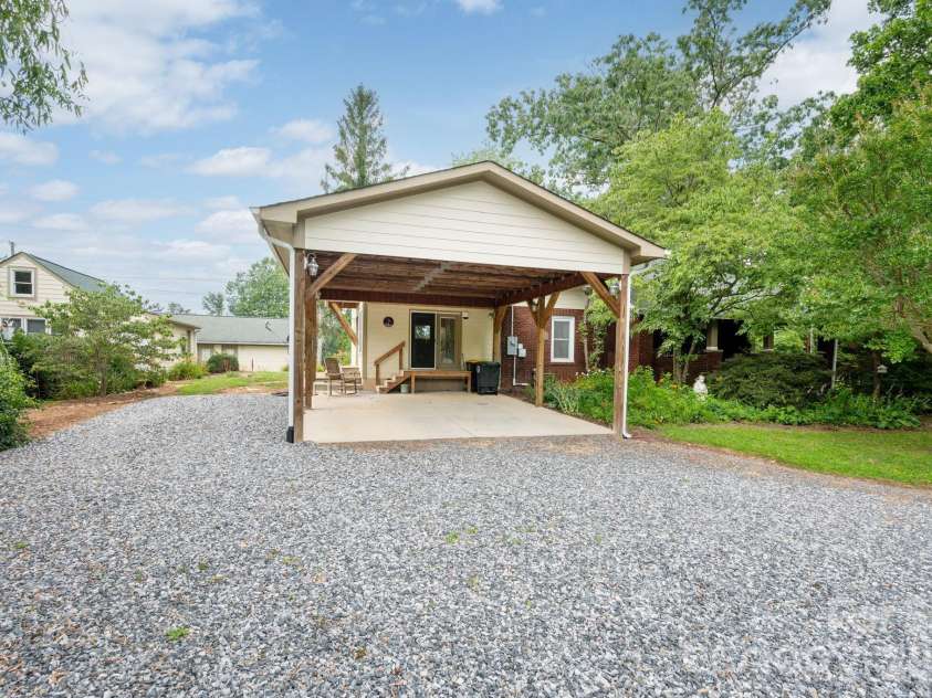 90 Jonestown Road, Asheville, NC 28804.  MLS# CAR4355884, YatesRealty ID 10121. 