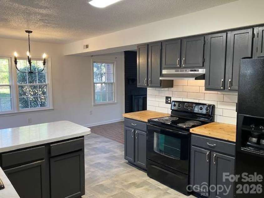 5324 Donnefield Drive, Charlotte, NC 28227.  MLS# CAR4358511, YatesRealty ID 10123. 