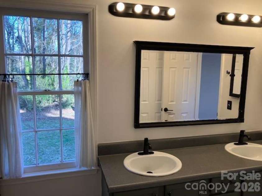 5324 Donnefield Drive, Charlotte, NC 28227.  MLS# CAR4358511, YatesRealty ID 10123. 
