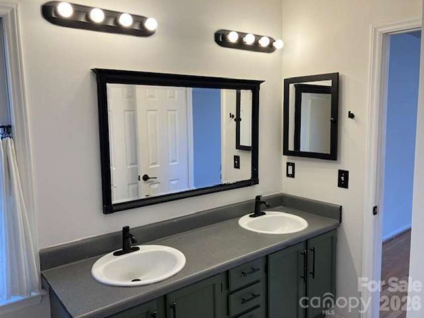 5324 Donnefield Drive, Charlotte, NC 28227.  MLS# CAR4358511, YatesRealty ID 10123. 