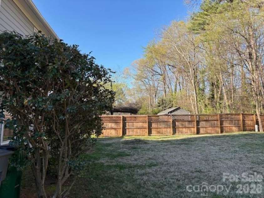 5324 Donnefield Drive, Charlotte, NC 28227.  MLS# CAR4358511, YatesRealty ID 10123. 