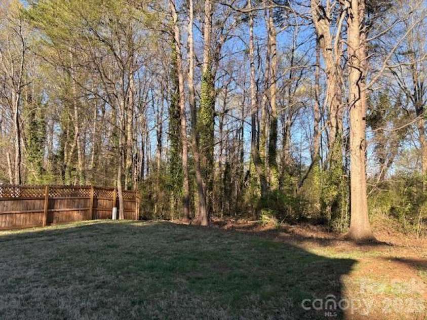5324 Donnefield Drive, Charlotte, NC 28227.  MLS# CAR4358511, YatesRealty ID 10123. 