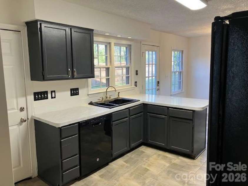 5324 Donnefield Drive, Charlotte, NC 28227.  MLS# CAR4424740, YatesRealty ID 10123. 