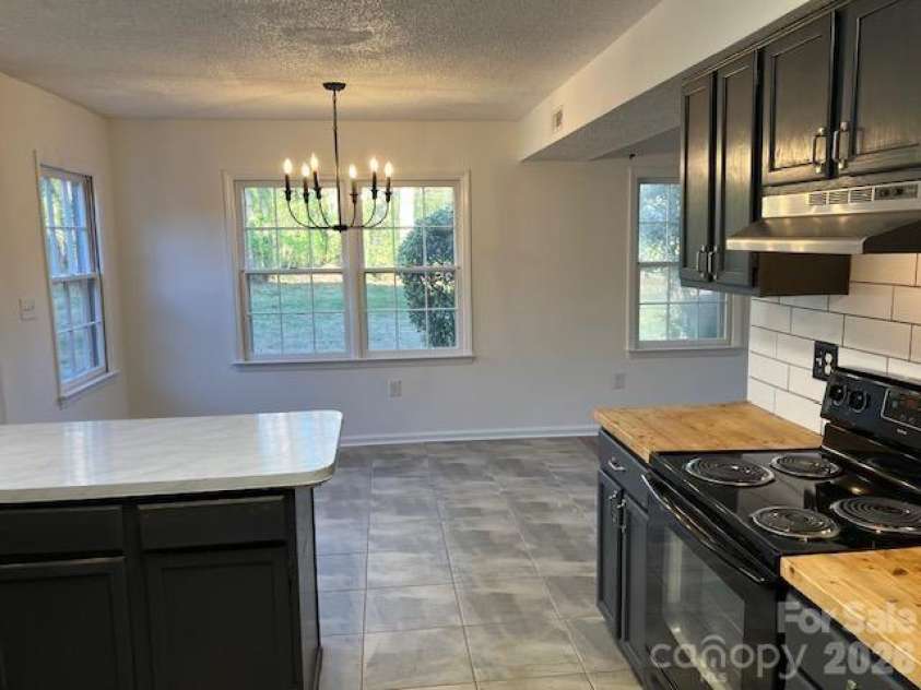 5324 Donnefield Drive, Charlotte, NC 28227.  MLS# CAR4424740, YatesRealty ID 10123. 