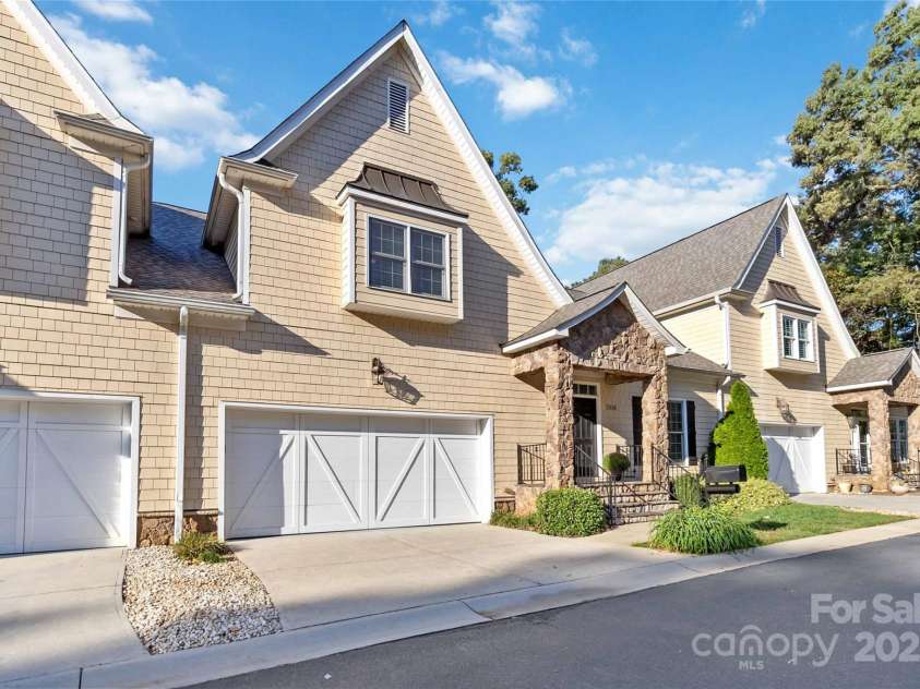 5916 Bridger Court, Charlotte, NC 28211.  MLS# CAR4184678, YatesRealty ID 10123. 