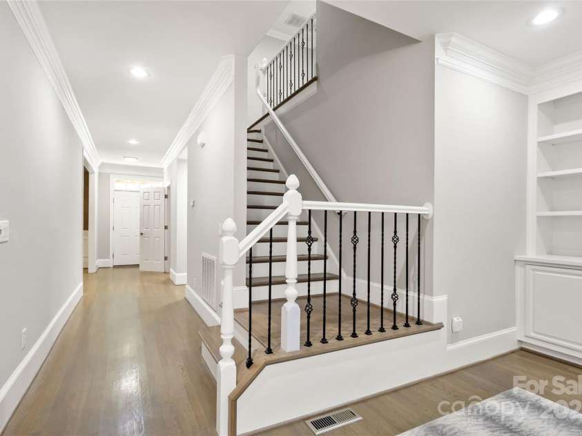 5916 Bridger Court, Charlotte, NC 28211.  MLS# CAR4184678, YatesRealty ID 10123. 