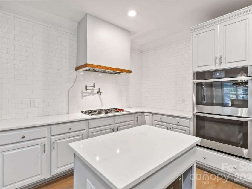 5916 Bridger Court, Charlotte, NC 28211.  MLS# CAR4184678, YatesRealty ID 10123. Abundance of cabinets and counter space