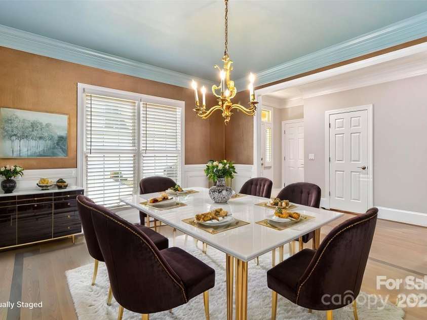 5916 Bridger Court, Charlotte, NC 28211.  MLS# CAR4184678, YatesRealty ID 10123. Virtually Staged dining room