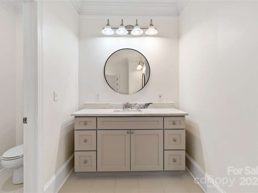 5916 Bridger Court, Charlotte, NC 28211.  MLS# CAR4184678, YatesRealty ID 10123. Wonderful primary bathroom with separate vanities