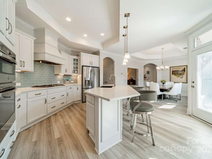 2014 Newstyle Way, Tega Cay, SC 29708.  MLS# CAR4190595, YatesRealty ID 10124. Kitchen